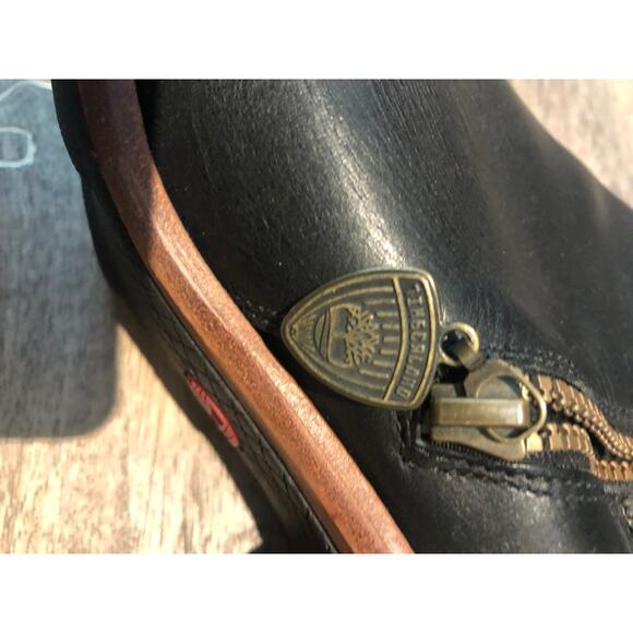 Women's Black Leather Insulated Timberland Boots - Picture 6 of 10